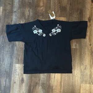 NWT Floral Embroidered Tee Top - Black SZ MED